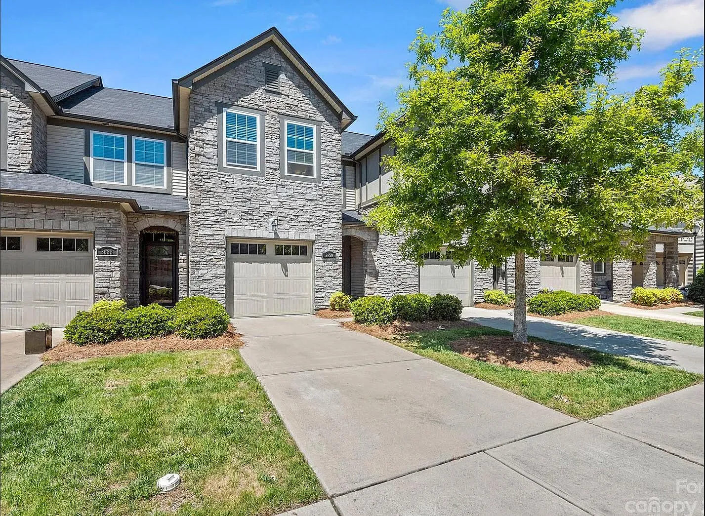 3 bed, 2.5 bath, 1612 sqft, $2,550 — Photo 1