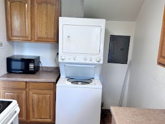 3rd image of 1417 Ash St