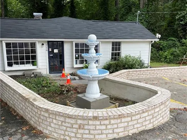 216 E Memorial Dr, Dallas, GA 30132