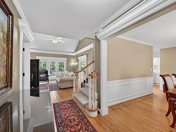 5th image of 10 Hardwood Ct