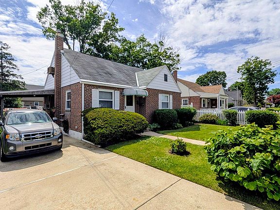 2nd image of 429 Evergreen Ave