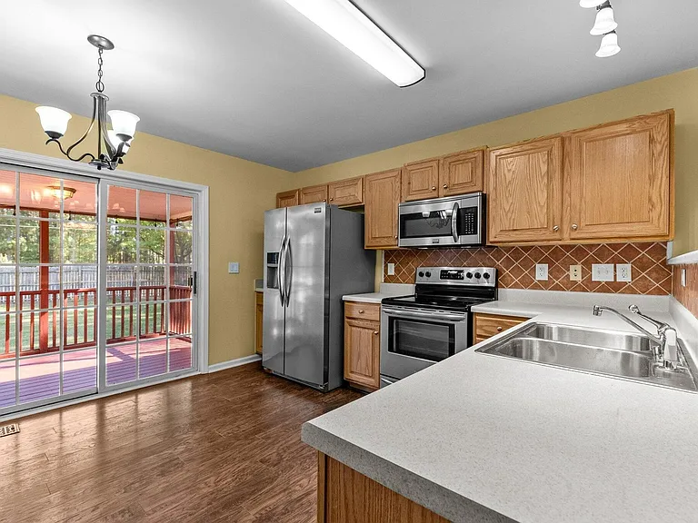 501 Rookwood Ct — Photo 6
