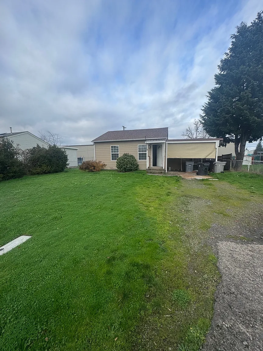 3205 Knox Butte Ave NE photo 1