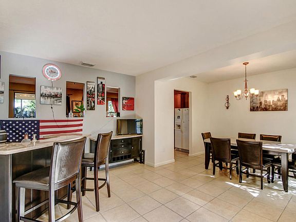 5th image of 662 Marian Ct