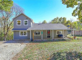 915 Dickinson Rd, Independence, MO 64050