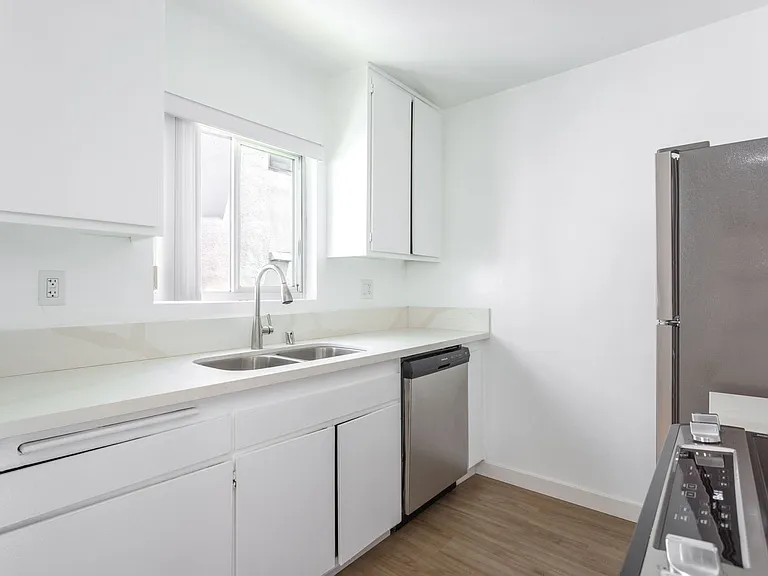 Larrabee Square Apartments — Photo 11