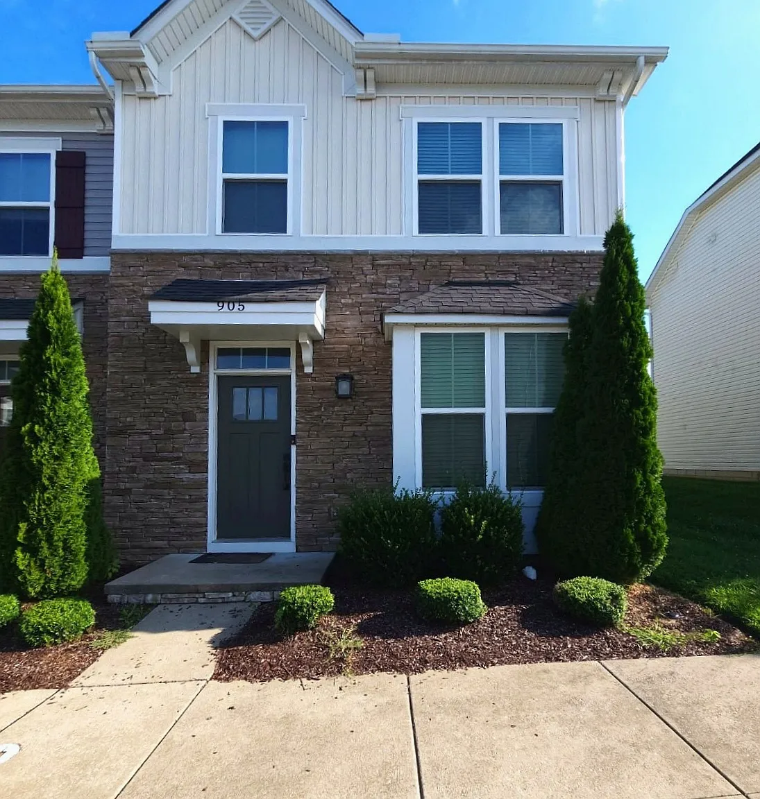 3 bed, 2.5 bath, 1454 sqft, $2,185 — Photo 1