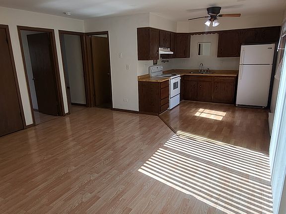 Living area/kitchen