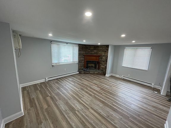 3rd image of 3 Laurel Rd W