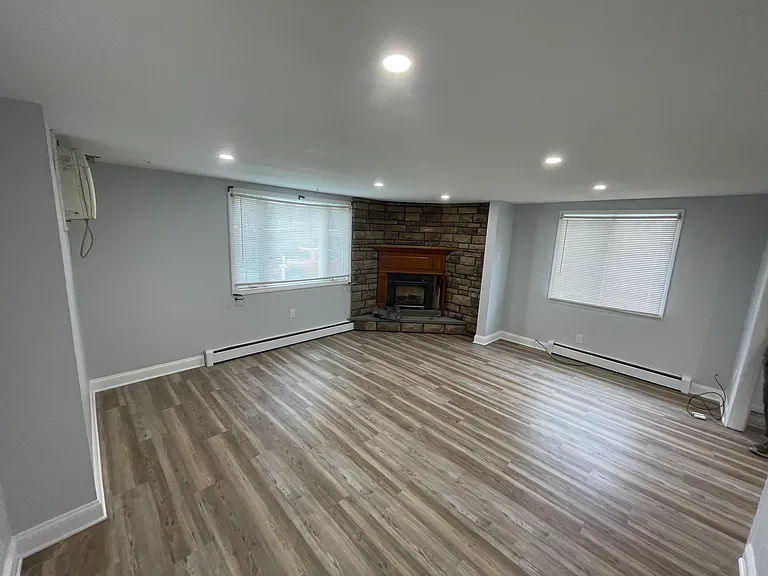 3 Laurel Rd W — Photo 3