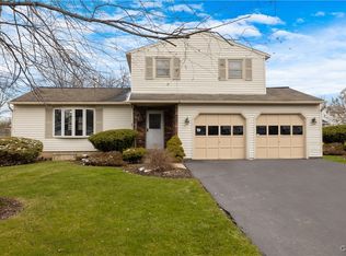 6137 Ridgecrest Dr, North Syracuse, NY 13212
