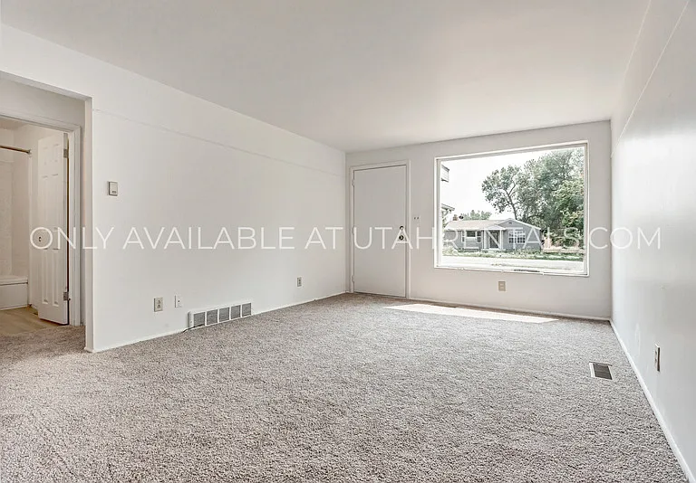 729 E 4565 S — Photo 2