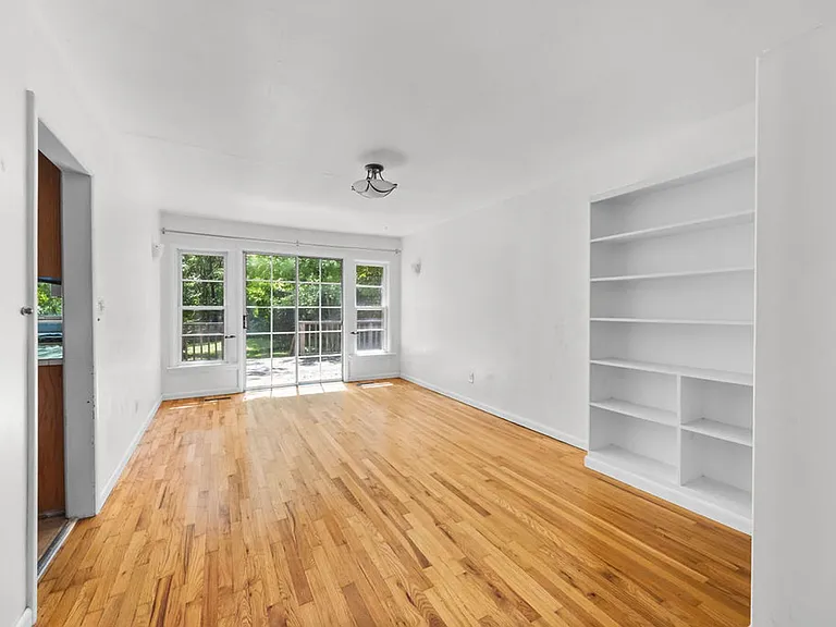 2445 W Mount Comfort Rd — Photo 4