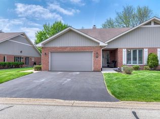 42 Royal Ln, Bloomingdale, IL 60108
