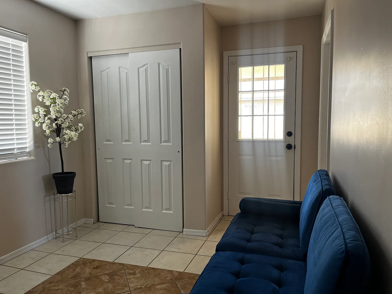 3 bed, 1300 sqft, $1,975 — Photo 3