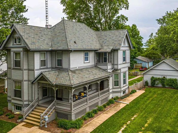 813 E Chestnut St, Mason City, IL 62664