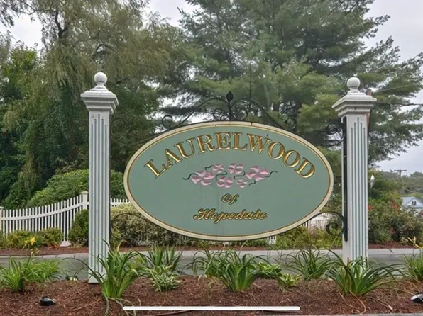 54 Laurelwood Dr, Hopedale, MA 01747