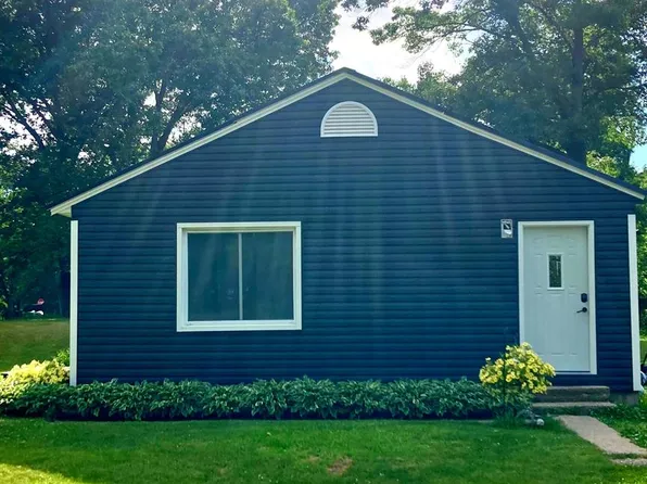 861 Elsmere St, Commerce Township, MI 48382