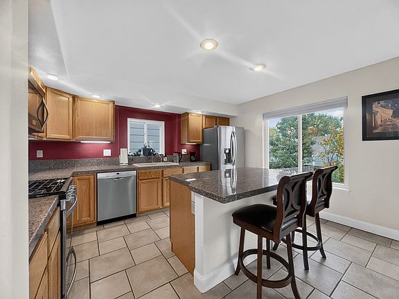 3rd image of 5970 Grapevine Dr