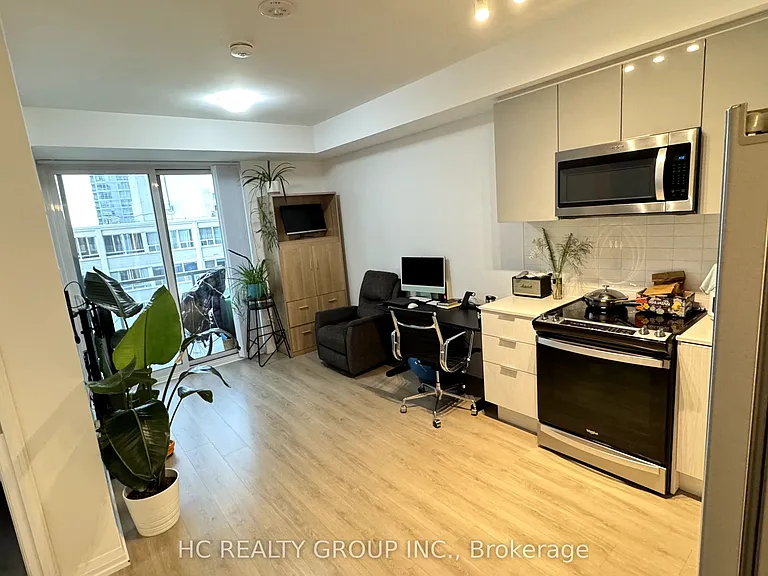 50 Dunfield Ave N #1213 — Photo 1