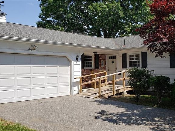 3rd image of 51 Meadowcrest Dr
