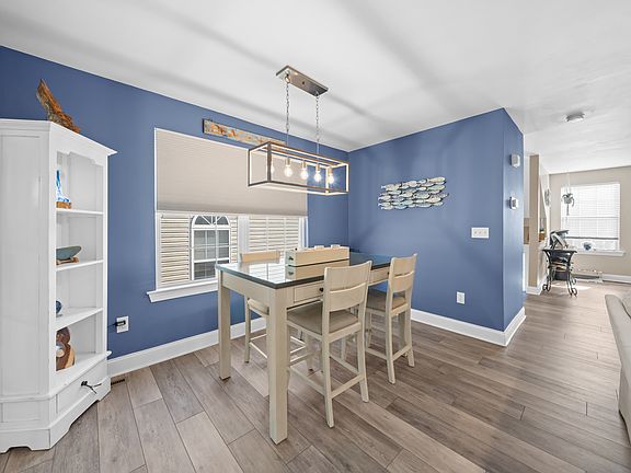 3rd image of 17293 Queen Anne Way #28
