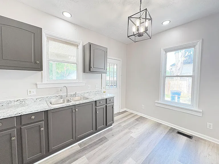 2552 Foraker Ave — Photo 10