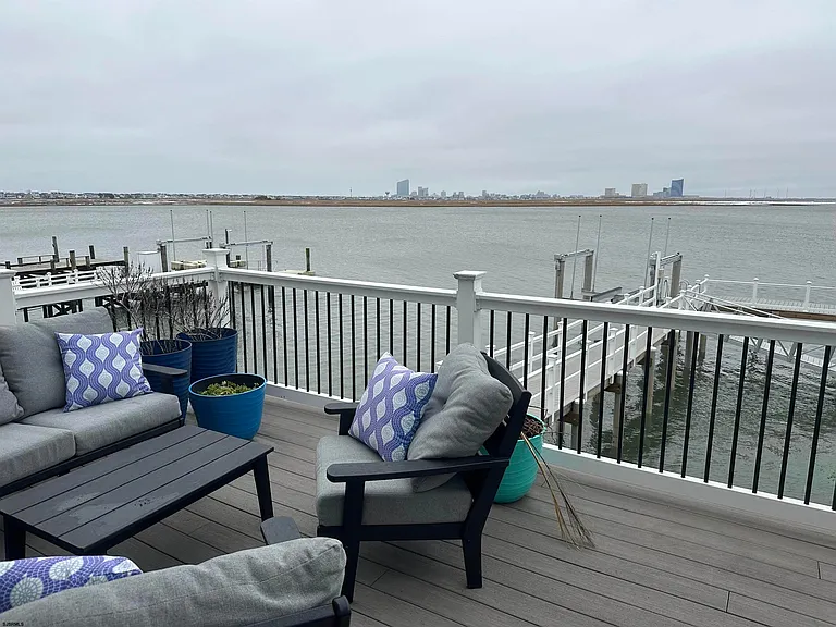 726 W Shore Dr — Photo 7