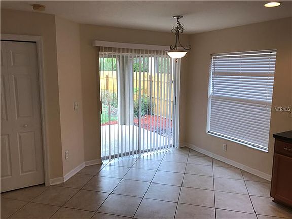 3rd image of 919 Windton Oak Dr