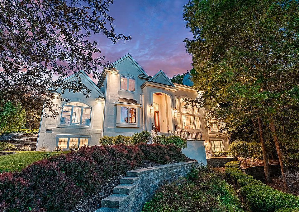 2nd image of 18865 Baythorn Way