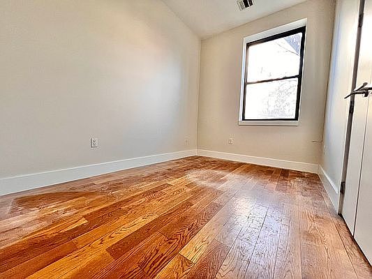 5th image of 736 Dekalb Ave #2L