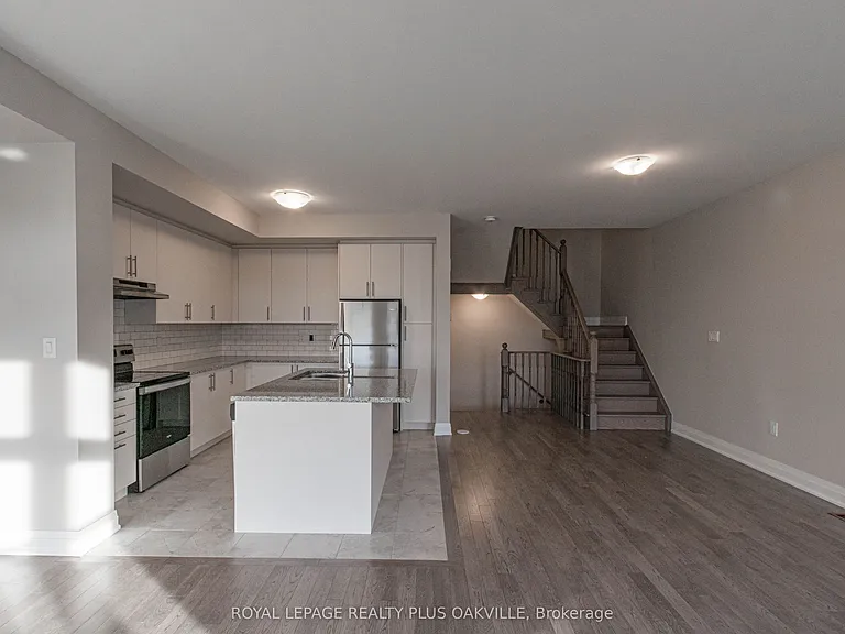 2468 Badger Cres — Photo 15