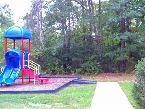 2nd image of 30 Bluebird Ln