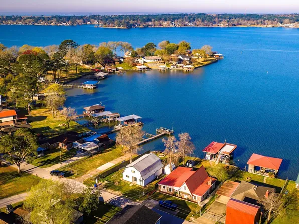 416 Kickapoo Dr, Livingston, TX 77351