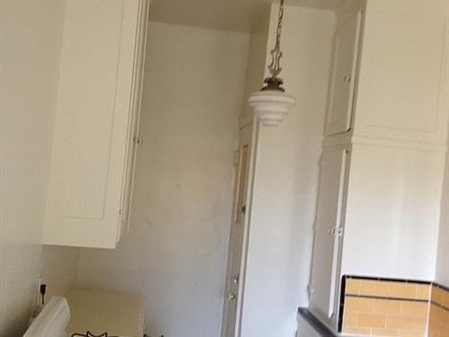 4th image of 223 1/2 S Gramercy Pl
