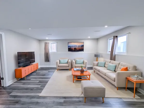 15 College Park Dr #2, Welland, ON L3C 6Z6