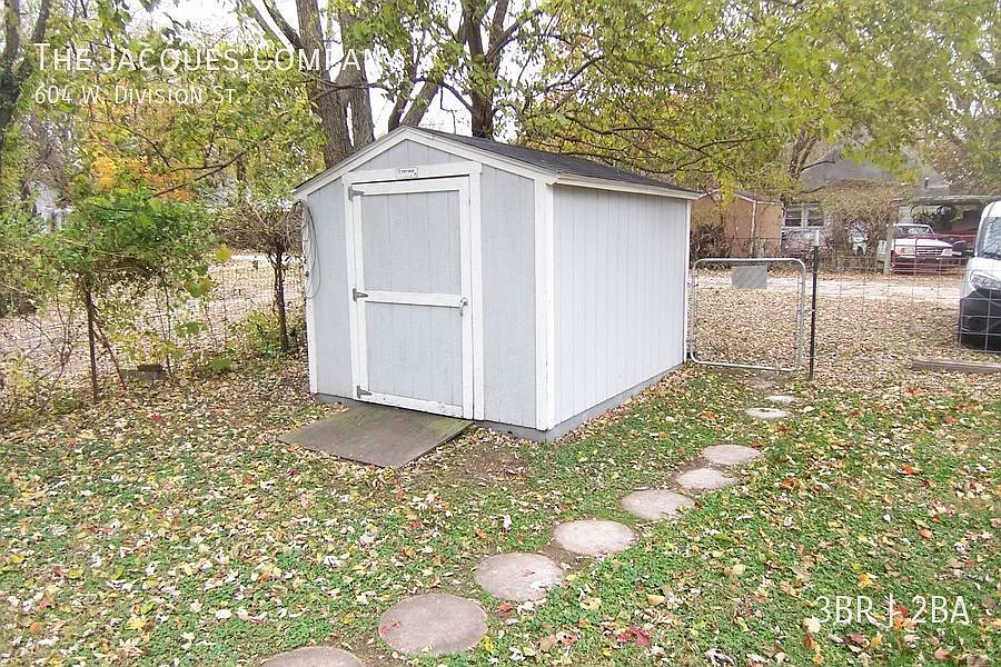 Fully Remodeled 3 Bedroom 2 Bath Spacious Home — Photo 3