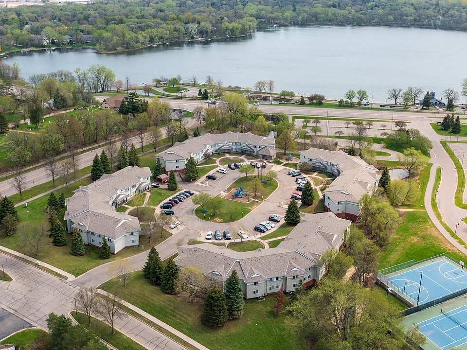 Lakeview Commons