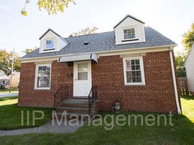 492 E 327th St, Eastlake, OH, 44095
