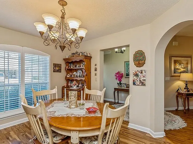 Formal dinning room