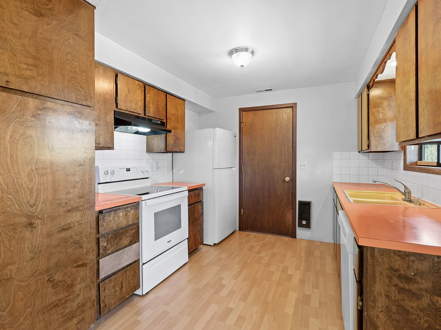 5 bed, 2002 sqft, $2,800 — Photo 3
