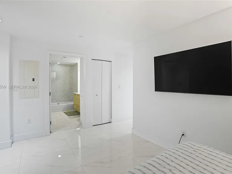 16385 NE Biscayne Blvd #1402 — Photo 22