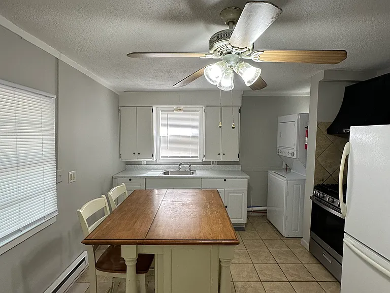 300 W Elm St #1 — Photo 8