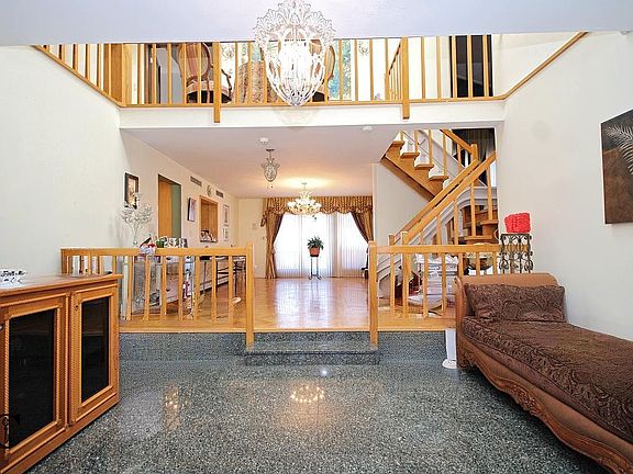 5th image of 2026 E 74th St
