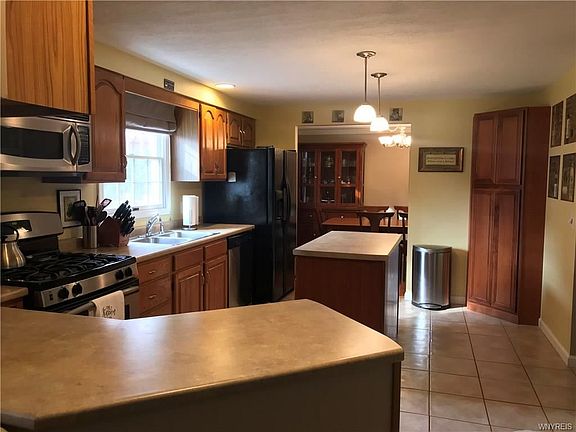 5th image of 876 Fairmont Ave