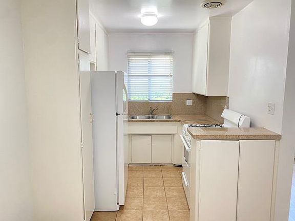 3rd image of 1428 11th St APT 4