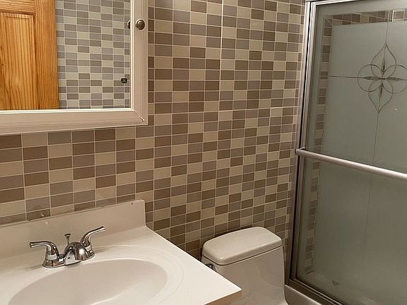 5th image of 2590 41st St APT 2R