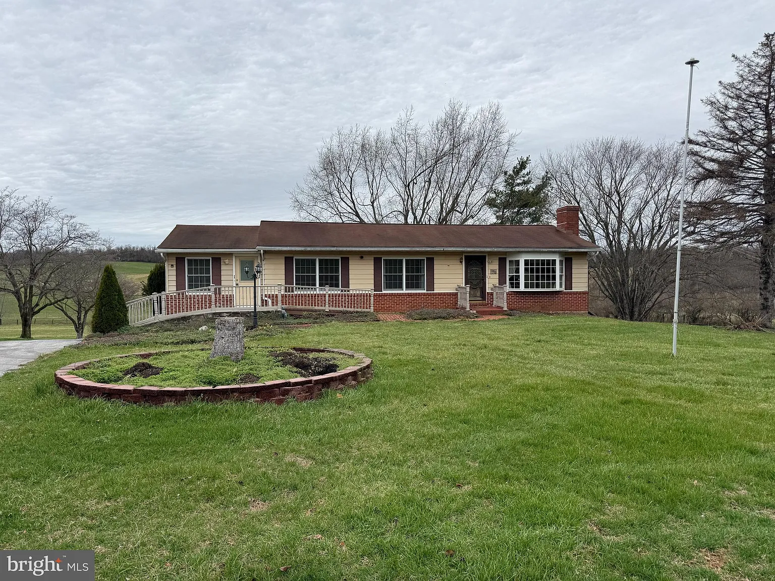 3 bed, 1392 sqft, $2,350 — Photo 3