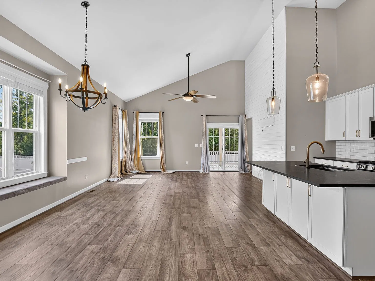 4 bed, 3.5 bath, 3558 sqft, $3,900 — Photo 4