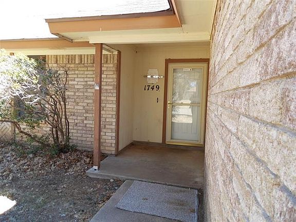 2nd image of 1749 Smith Dr